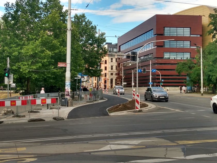 Trwa budowa drogi rowerowej przy ul. Sądowej, która połączy pl. Legionów z NFM