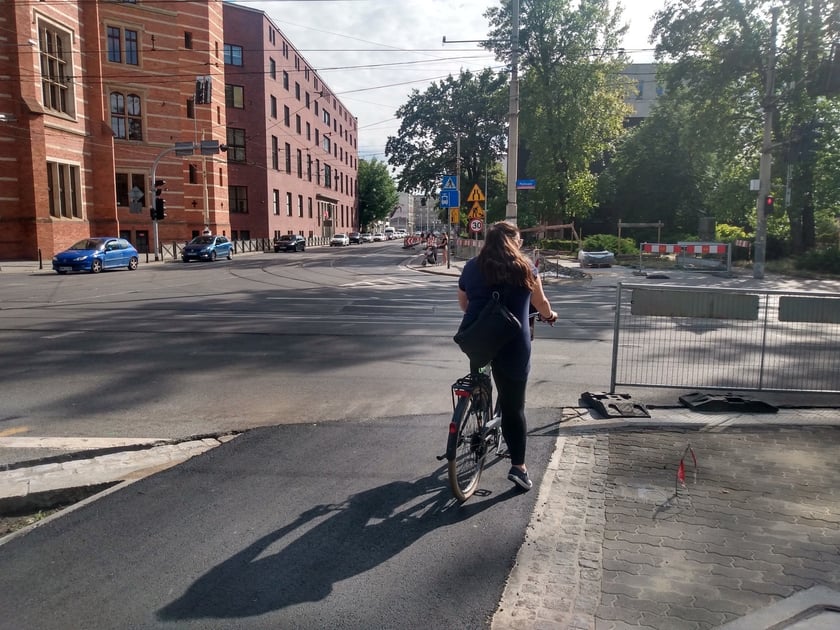 Trwa budowa drogi rowerowej przy ul. Sądowej, która połączy pl. Legionów z NFM