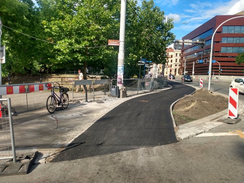 Trwa budowa drogi rowerowej przy ul. Sądowej, która połączy pl. Legionów z NFM