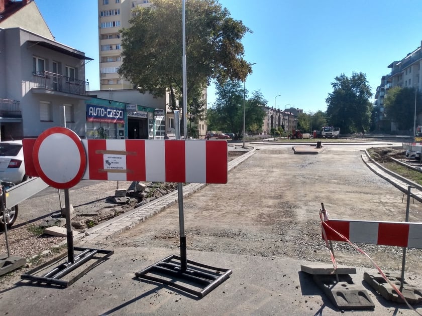 Od początku sierpnia trwa kolejny etap prac remontowych na ul. Pięknej na Tarnogaju.
