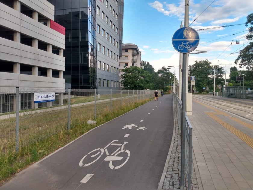 Trwa budowa dwóch dróg rowerowych z centrum miasta w kierunku osiedli - Popowice i Nowy Dwór