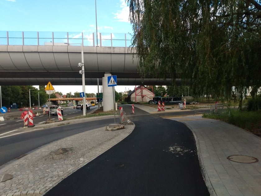 Trwa budowa dwóch dróg rowerowych z centrum miasta w kierunku osiedli - Popowice i Nowy Dwór