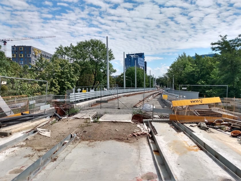 Postępują prace przy budowie Trasy Tramwajowo-Autobusowej (TAT) na Nowy Dwór