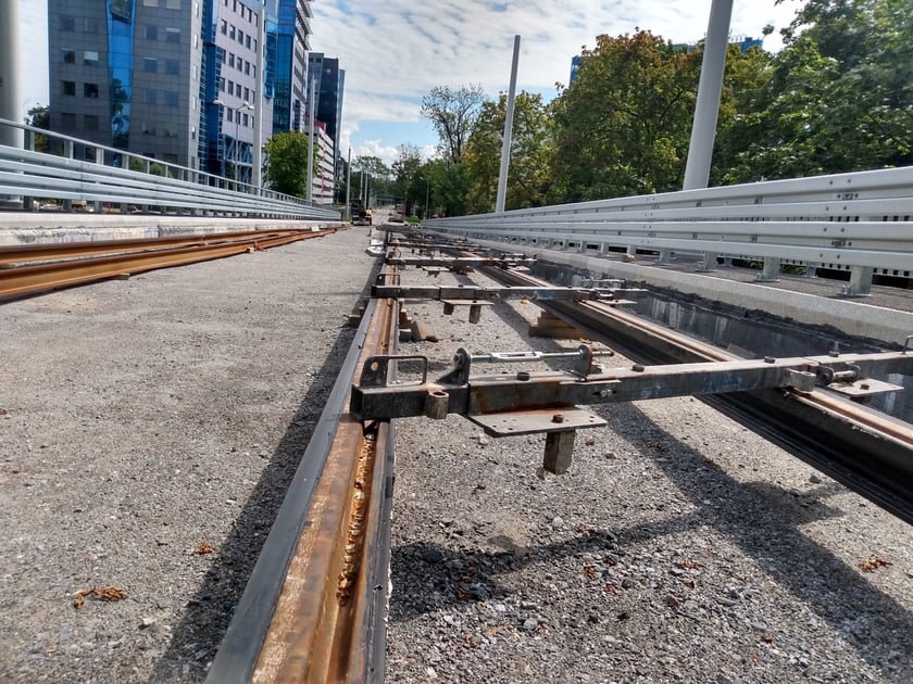 Postępują prace przy budowie Trasy Tramwajowo-Autobusowej (TAT) na Nowy Dwór