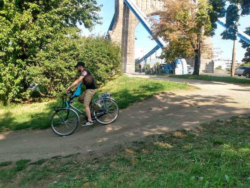 Pomiędzy mostem Grunwaldzkim a bulwarem Kaczyńskich powstanie rampa dla pieszych i rowerzystów.