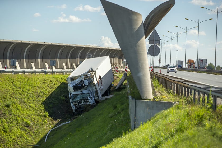 Wypadek TIR-a na Autostradowej Obwodnicy Wrocławia