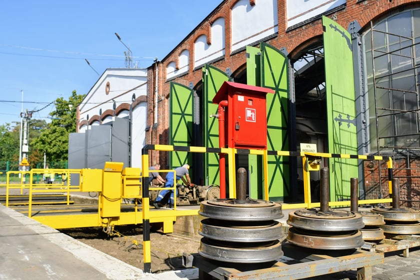 Remont zajezdni tramwajowej Gaj ruszył w poniedziałek, 12 września. Prace potrwają trzy miesiące i pozwolą usprawnić możliwości serwisowania taboru MPK Wrocław