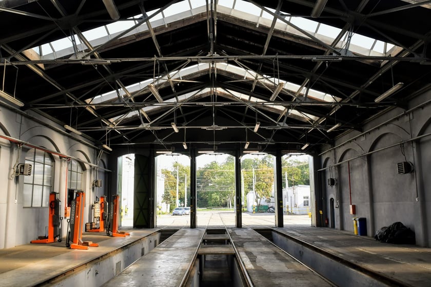 Remont zajezdni tramwajowej Gaj ruszył w poniedziałek, 12 września. Prace potrwają trzy miesiące i pozwolą usprawnić możliwości serwisowania taboru MPK Wrocław
