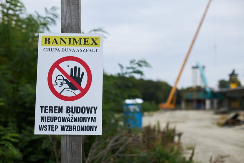 Budowa mostu przez Oławę w ciągu przyszłej Alei Wielkiej Wyspy idzie zgodnie z planem