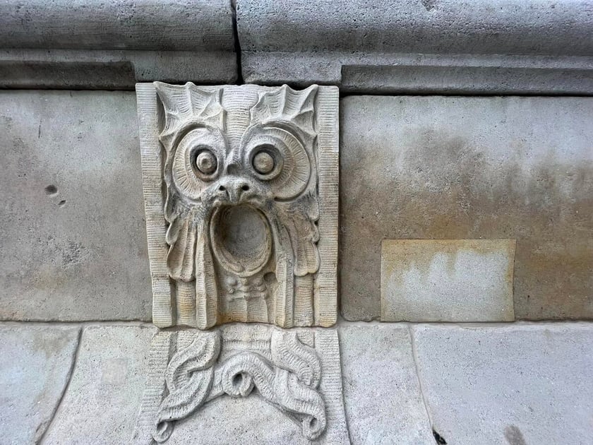 Świeża warstwa asfaltu i maszkarony na balustradzie to nowości na moście Pomorskim Południowym