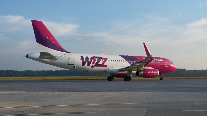 93. miejsce rankingu Skytrax ? WizzAir. Tania linia lotnicza, dzięki której dotrzemy między innymi do Barcelony, Bari, Dubrownika, Kutaisi, Londynu, Rejkiawiku czy Sztokholmu.