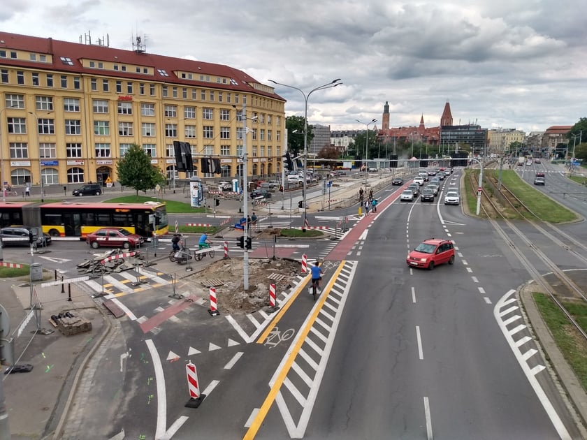 Powstaje droga rowerowa przy wyjeździe z przejścia podziemnego pod pl. Jana Pawła II