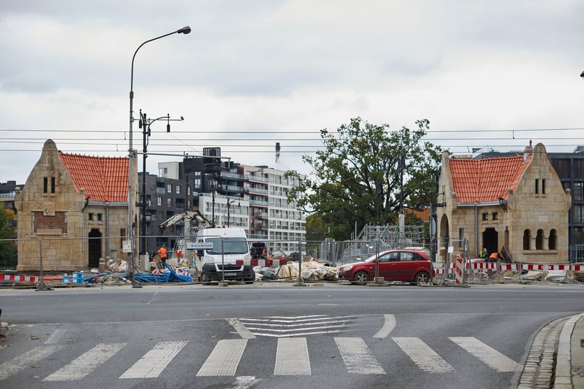 Na zdjęciu strażnice przy wjeździe na most Pomorski Południowy