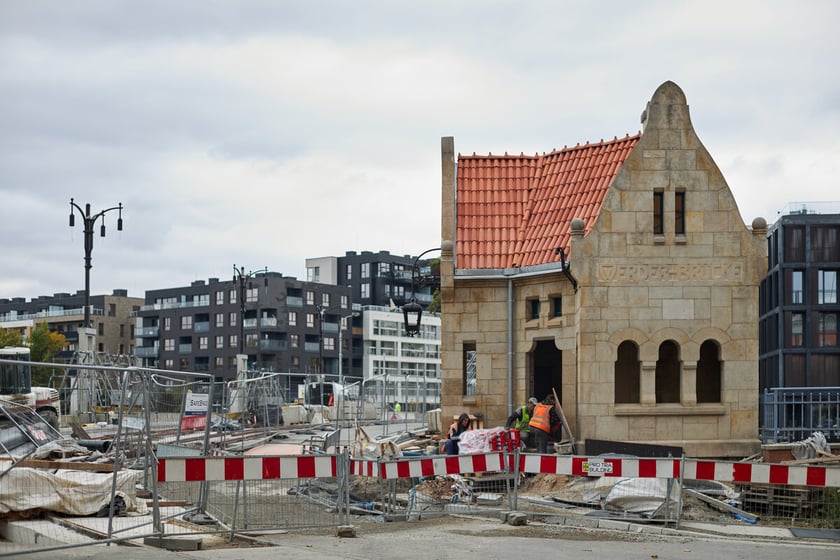 Na zdjęciu strażnice przy wjeździe na most Pomorski Południowy