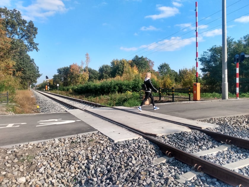 Nowe przejście przez tory dla pieszych i rowerzystów na ul Agrestowej