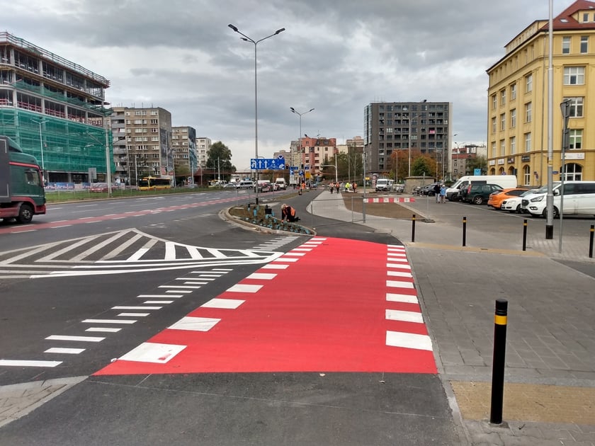 Droga rowerowa od wyjazdu spod przejścia podziemnego pod pl. Jana Pawła II w stronę ul. Rybackiej