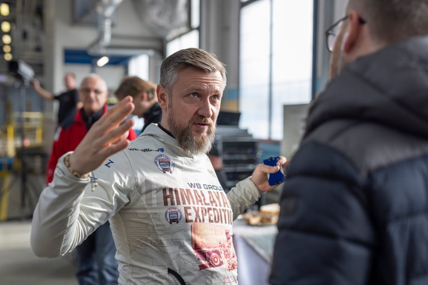 Uroczystość nadania imienia Wandy Rutkiewicz tramwajowi Moderus Gamma w zajezdni Borek
