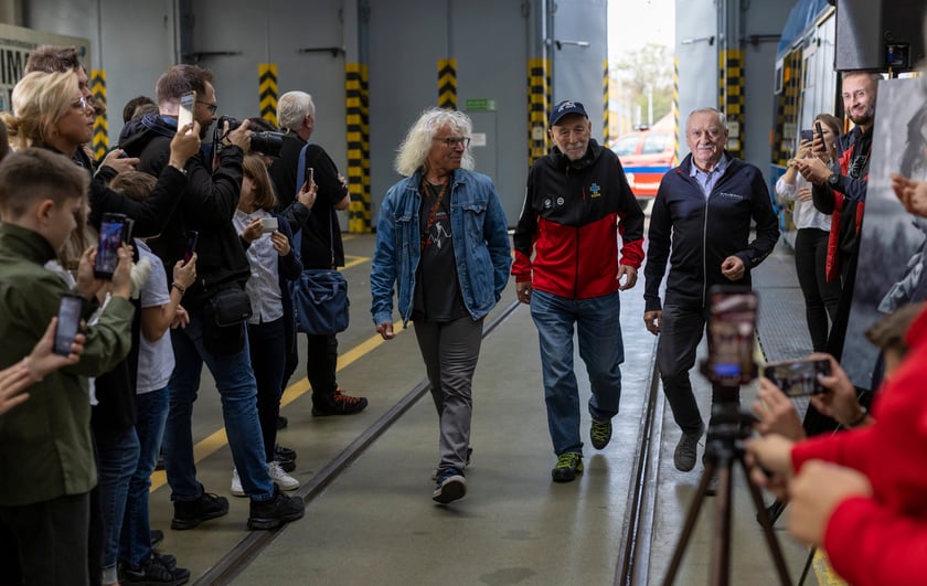 Uroczystość nadania imienia Wandy Rutkiewicz tramwajowi Moderus Gamma w zajezdni Borek