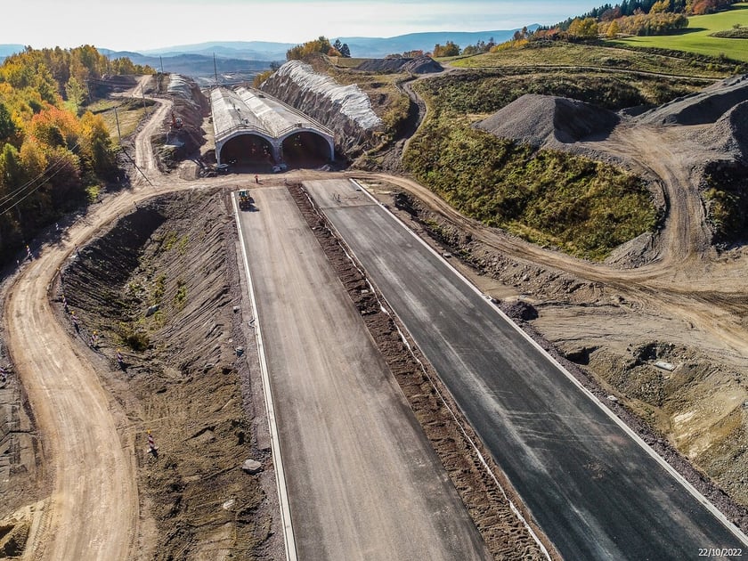 Na zdjęciu budowa tuneli w ciągu drogi S3 na Dolnym Śląsku w okolicach Lubawki i Kamiennej Góry
