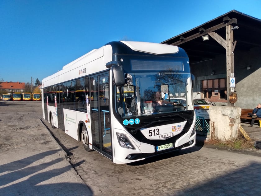 Na zdjęciu testowany autobus elektryczny marki Ikarus