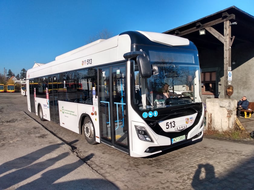 Na zdjęciu testowany autobus elektryczny marki Ikarus