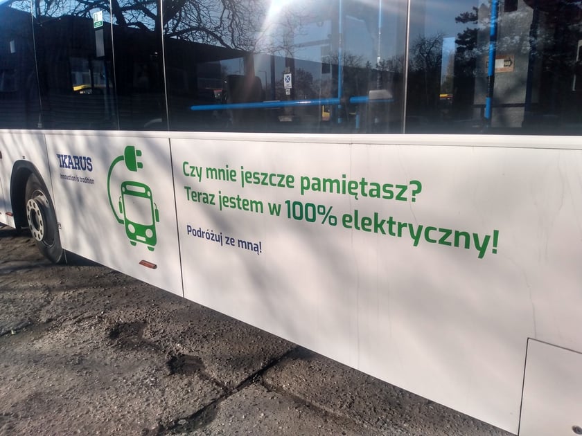 Na zdjęciu testowany autobus elektryczny marki Ikarus