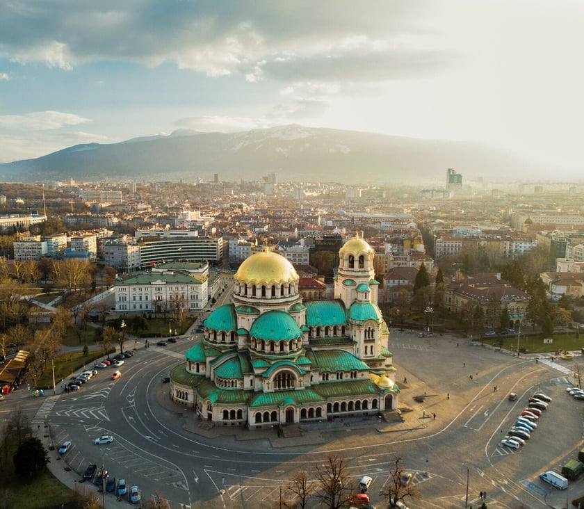 Na zdjęciu panorama bułgarskiej Sofii - nowego kierunku z wrocławskiego lotniska