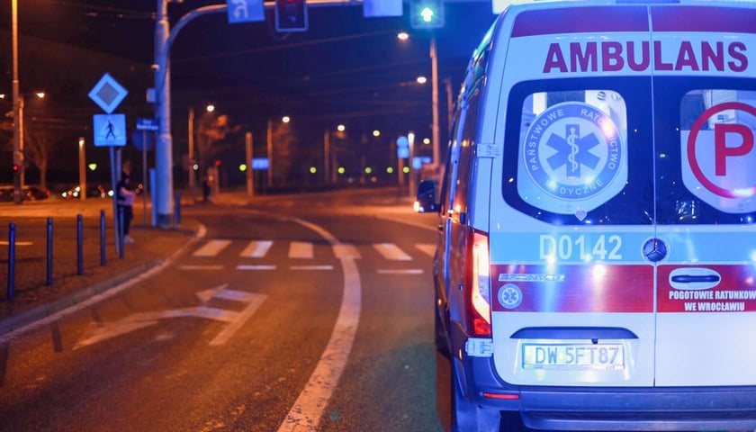 wypadek na rondzie Reagana, autobus wjechał w przejście podziemne
