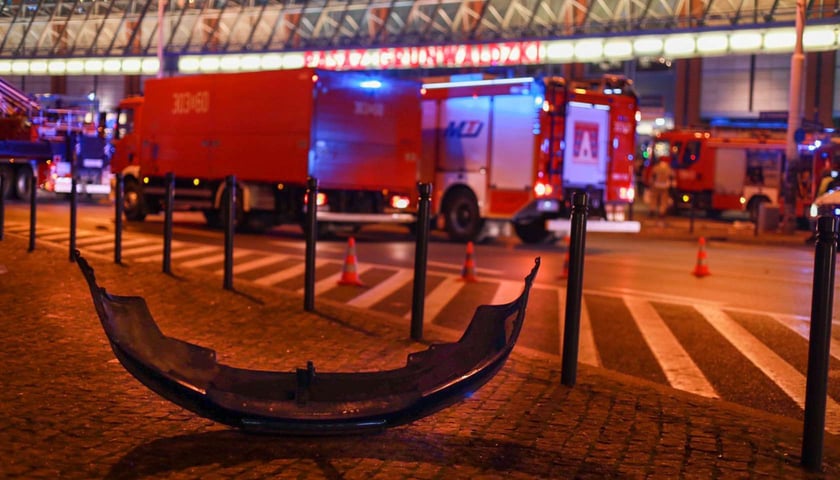wypadek na rondzie Reagana, autobus wjechał w przejście podziemne