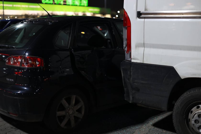 Na zdjęciu miejsce zdarzenia na parkingu Auchan Bielany