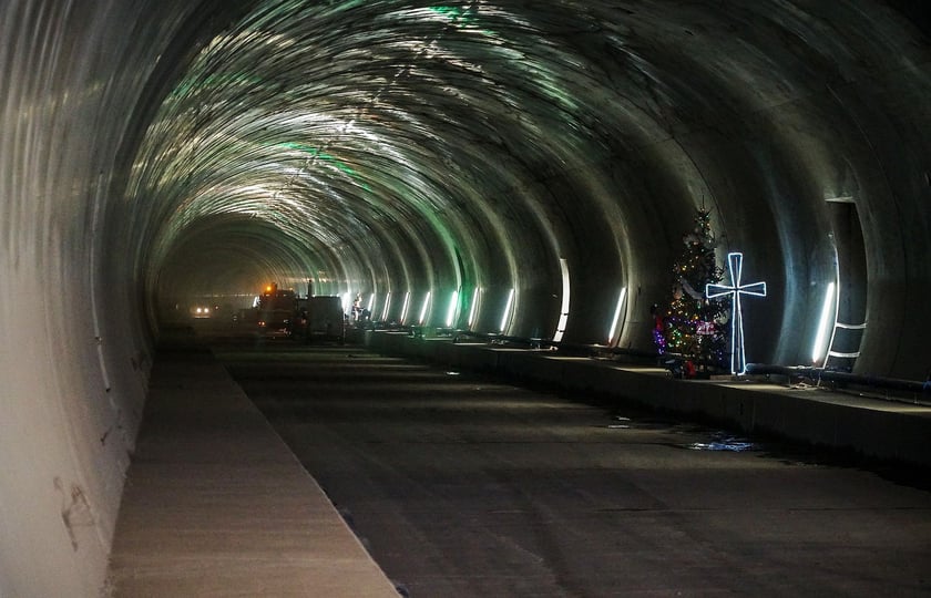 Na zdjęciu budowa tunelu na