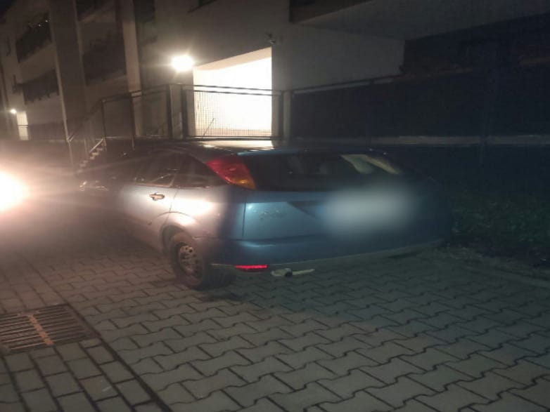 Na zdjęciu widać auta "mistrzów parkowania" z Wrocławia