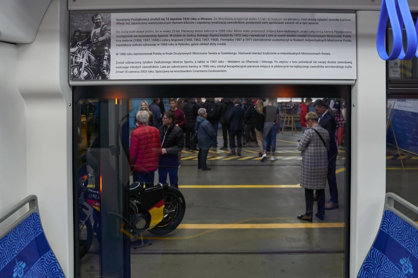 Uroczystość nadania tramwajowi imienia Konstantego Pociejkowicza.