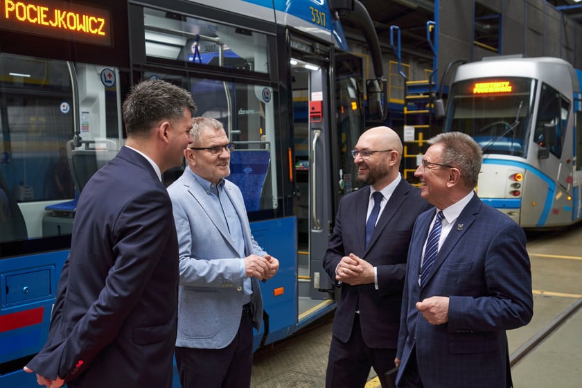 Uroczystość nadania tramwajowi imienia Konstantego Pociejkowicza.