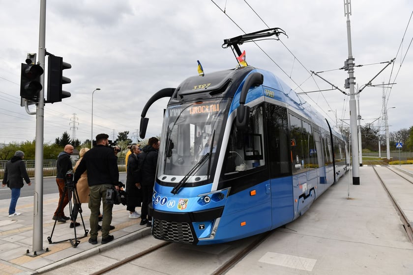 Przejazd próbny tramwaju nową trasą przez Popowice.