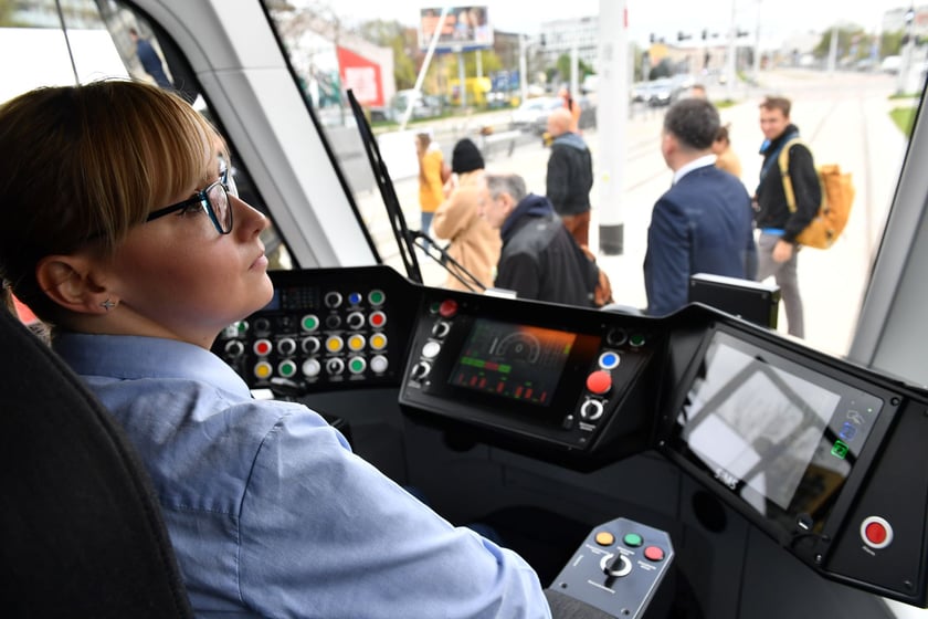 Przejazd próbny tramwaju nową trasą przez Popowice.