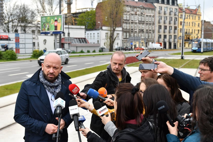 Przejazd próbny tramwaju nową trasą przez Popowice.