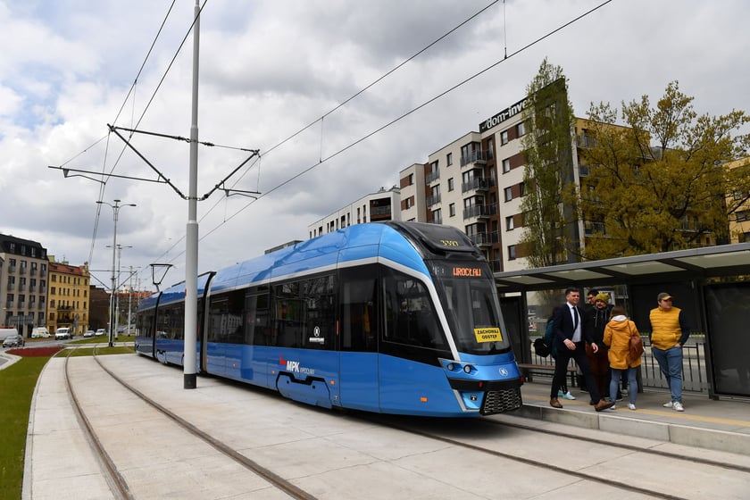 Przejazd próbny tramwaju nową trasą przez Popowice.
