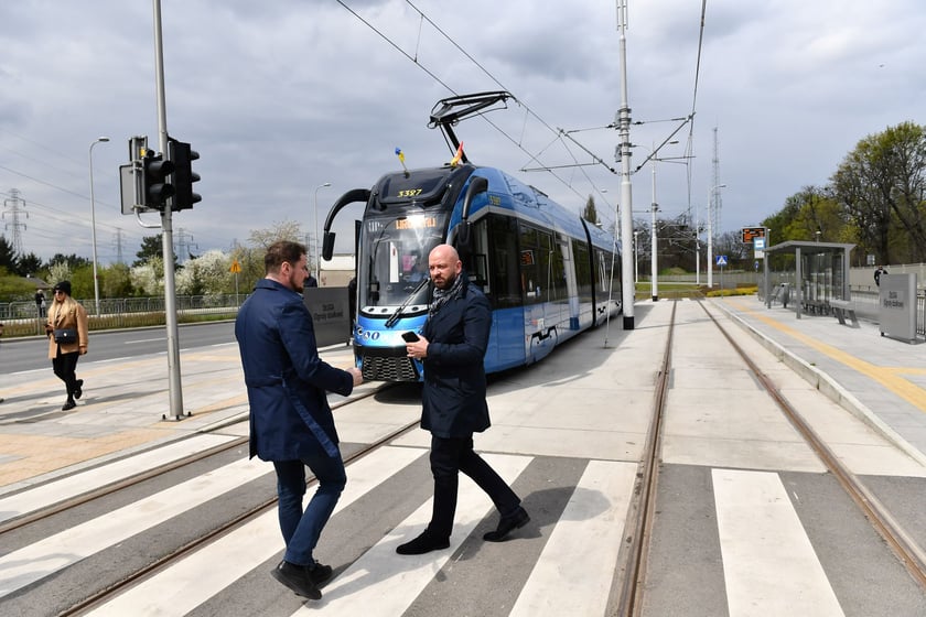 Przejazd próbny tramwaju nową trasą przez Popowice.