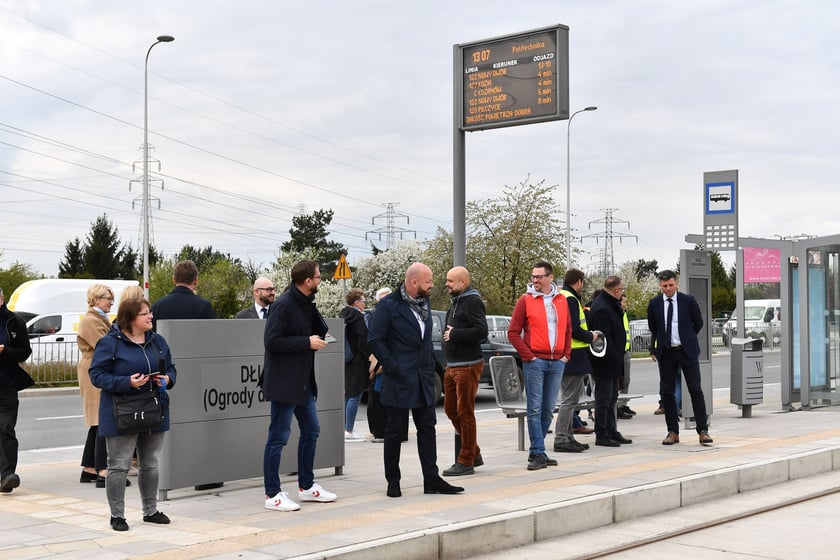 Przejazd próbny tramwaju nową trasą przez Popowice.