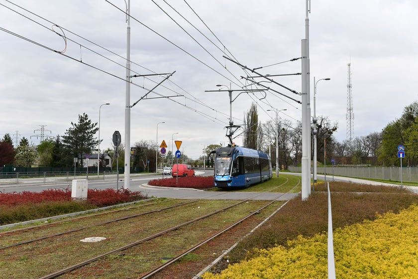 Przejazd próbny tramwaju nową trasą przez Popowice.