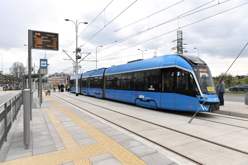 Przejazd próbny tramwaju nową trasą przez Popowice.