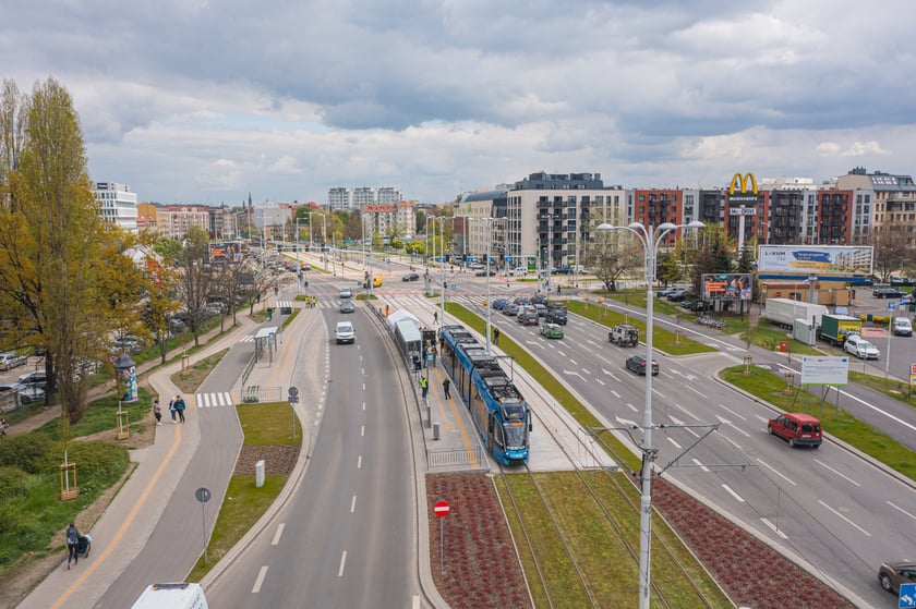 Przejazd próbny tramwaju nową trasą przez Popowice.