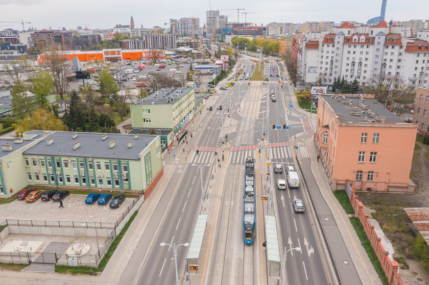 Przejazd próbny tramwaju nową trasą przez Popowice.
