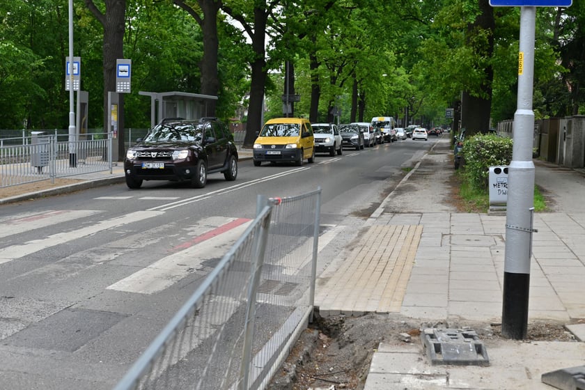 Wielka Wyspa, okolice godziny 15:00, wtorek 16 maja - ruch na trasie objazdu wprowadzonego z powodu zamknięcia skrzyżowania ul. Mickiewicza i Paderewskiego.
