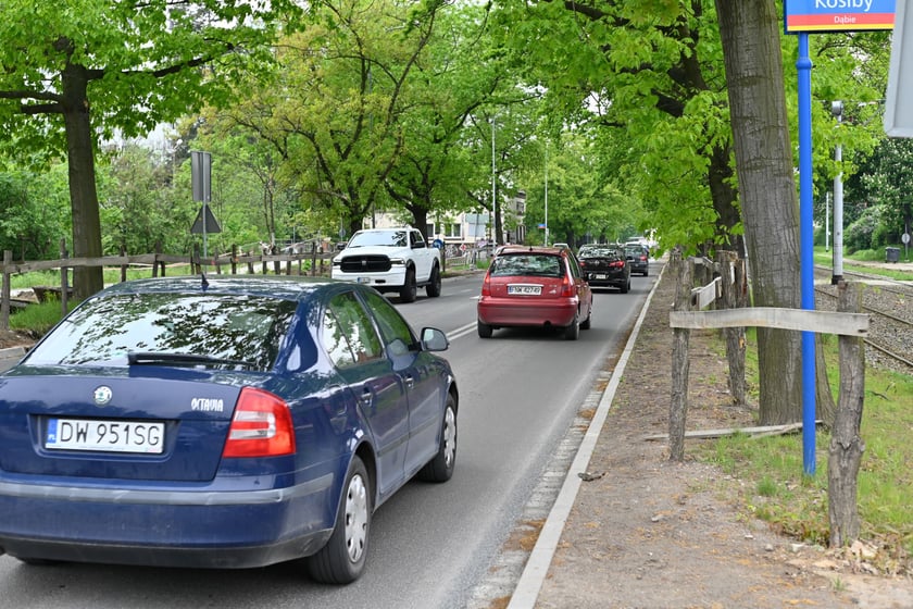 Wielka Wyspa, okolice godziny 15:00, wtorek 16 maja - ruch na trasie objazdu wprowadzonego z powodu zamknięcia skrzyżowania ul. Mickiewicza i Paderewskiego.