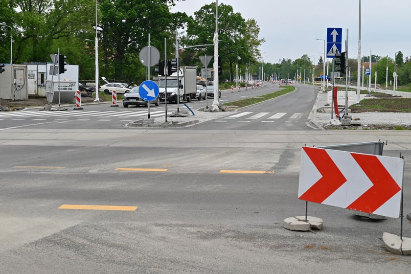 Wielka Wyspa, okolice godziny 15:00, wtorek 16 maja - ruch na trasie objazdu wprowadzonego z powodu zamknięcia skrzyżowania ul. Mickiewicza i Paderewskiego.