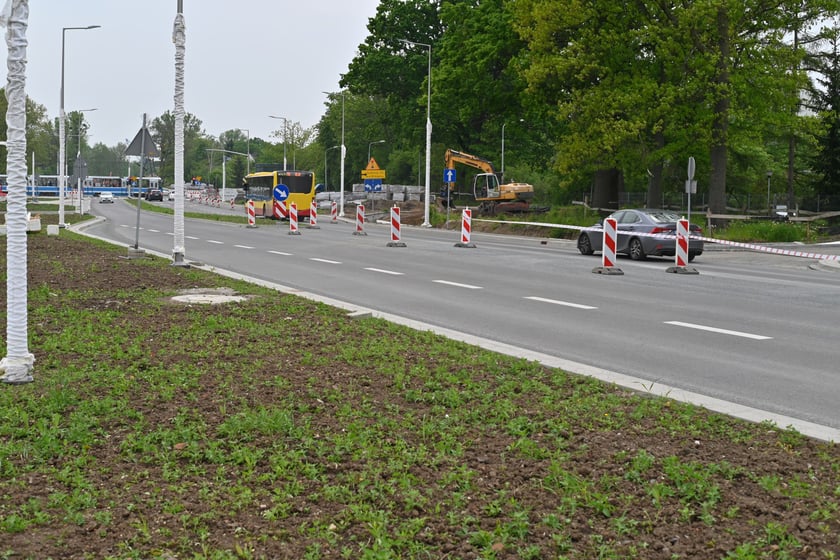 Wielka Wyspa, okolice godziny 15:00, wtorek 16 maja - ruch na trasie objazdu wprowadzonego z powodu zamknięcia skrzyżowania ul. Mickiewicza i Paderewskiego.