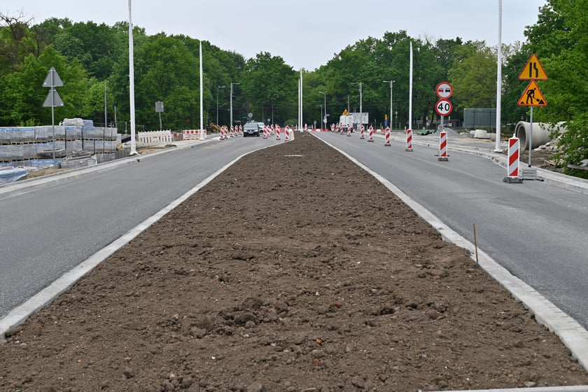 Wielka Wyspa, okolice godziny 15:00, wtorek 16 maja - ruch na trasie objazdu wprowadzonego z powodu zamknięcia skrzyżowania ul. Mickiewicza i Paderewskiego.