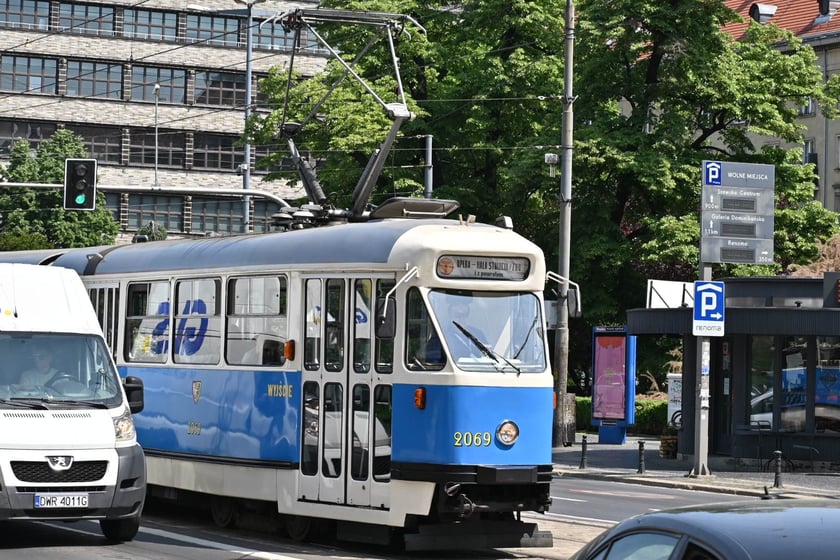 Wrocławskie Linie Turystyczne zaczynają sezon 2023. Przegubowiec 102Na z 1972 r.